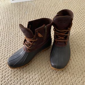 SPERRY woman’s duck boots